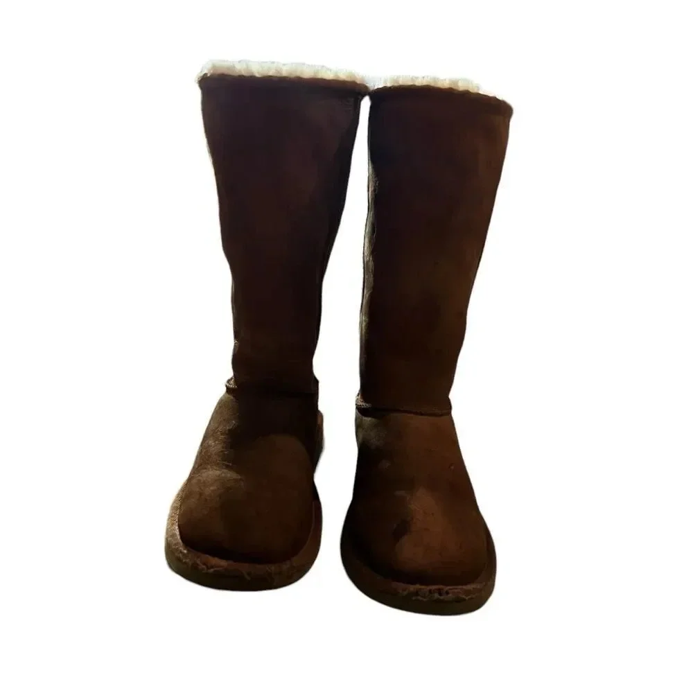 Classic Tall Kids‎ UGG's Size 4